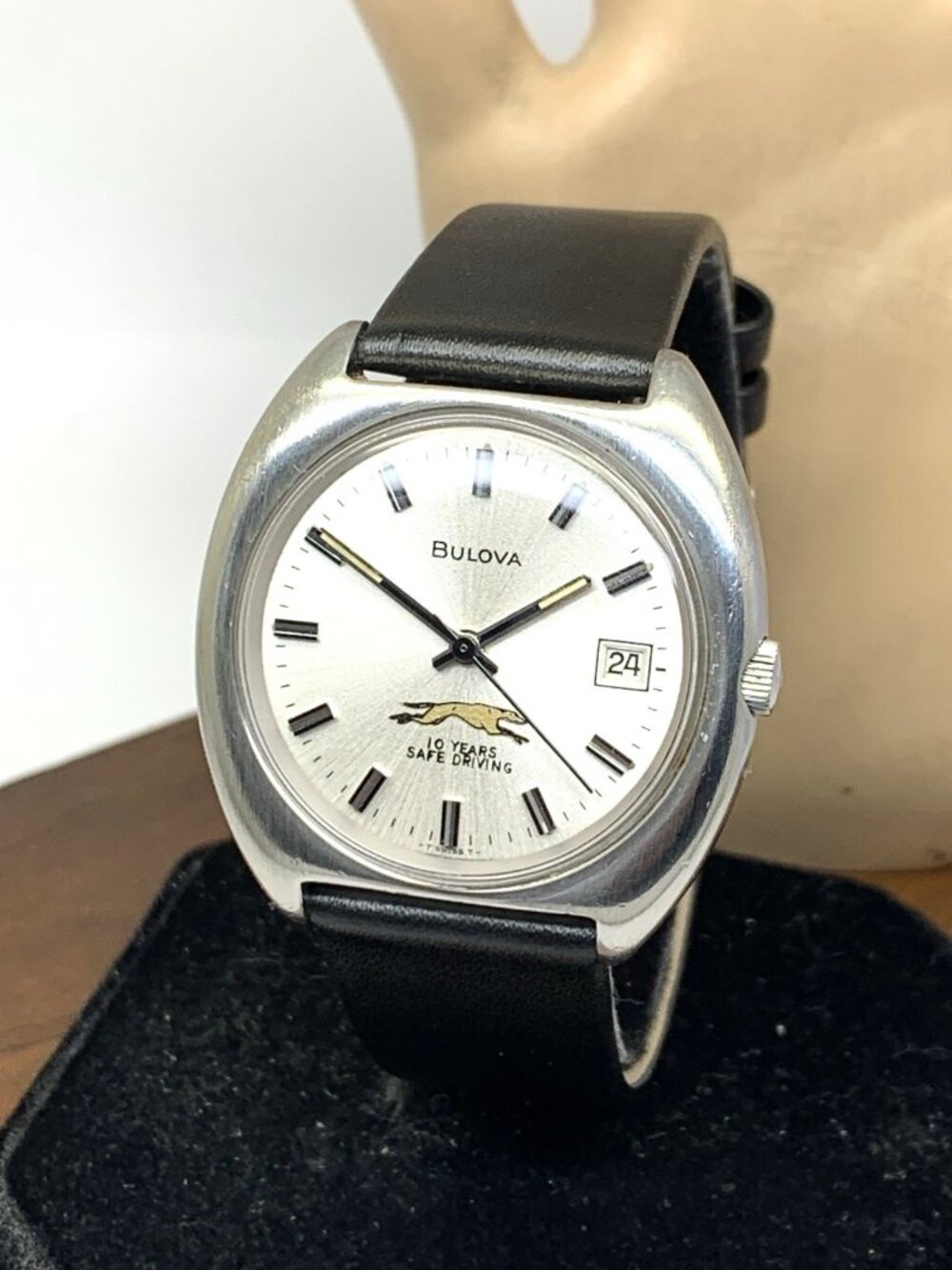 Bulova Men's Watch 7313 Vintage 1970's N4 Swiss Automatic Greyhound Safe Driving